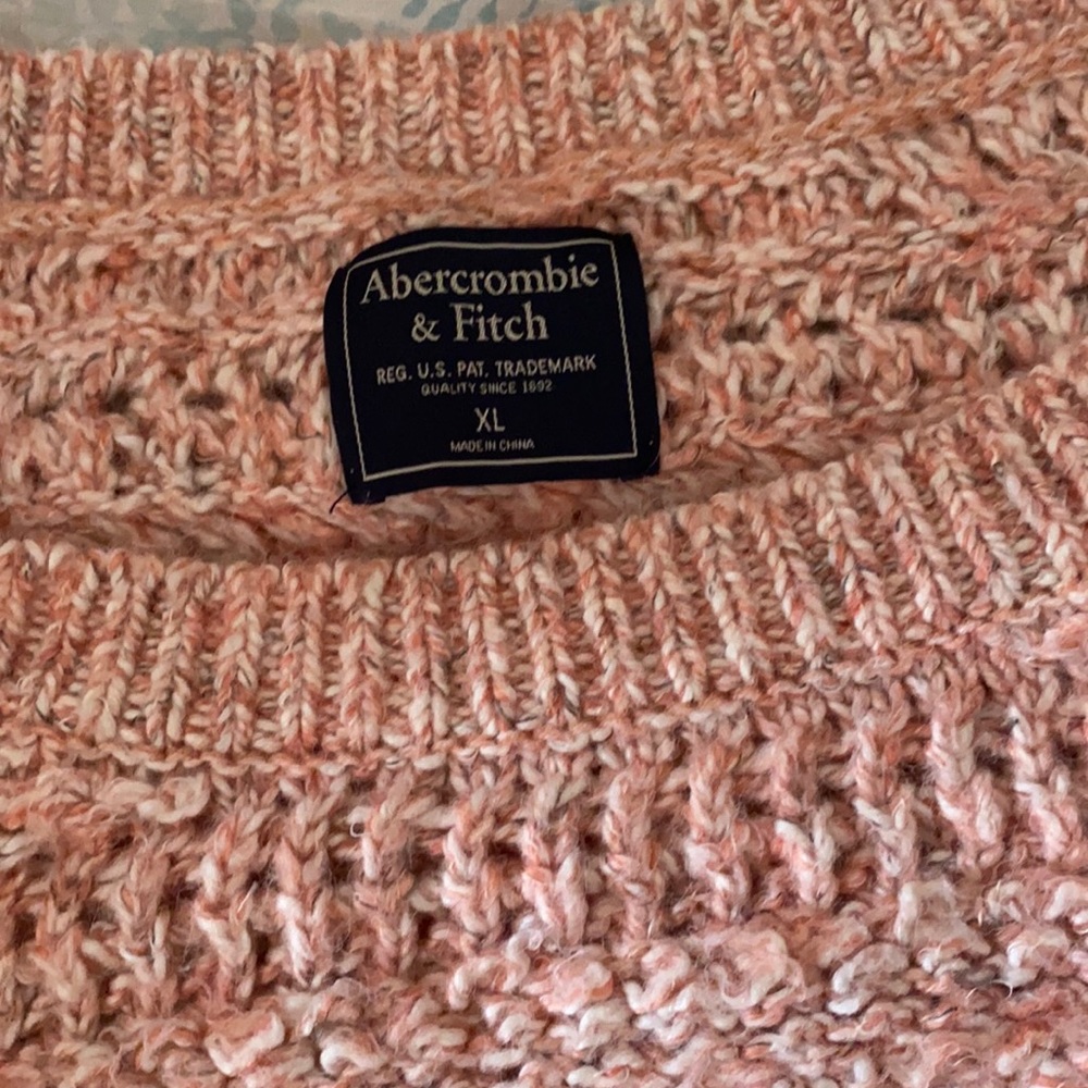 Abercrombie & Fitch Pink knit sweater size XL